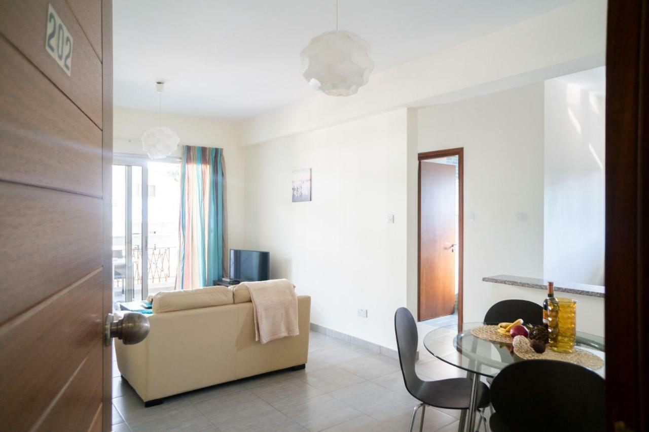 Sun Julz Apartments On The Beach Paphos Exteriér fotografie